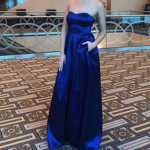 Royal blue ball gown, size 6 - perfect for prom or a gala